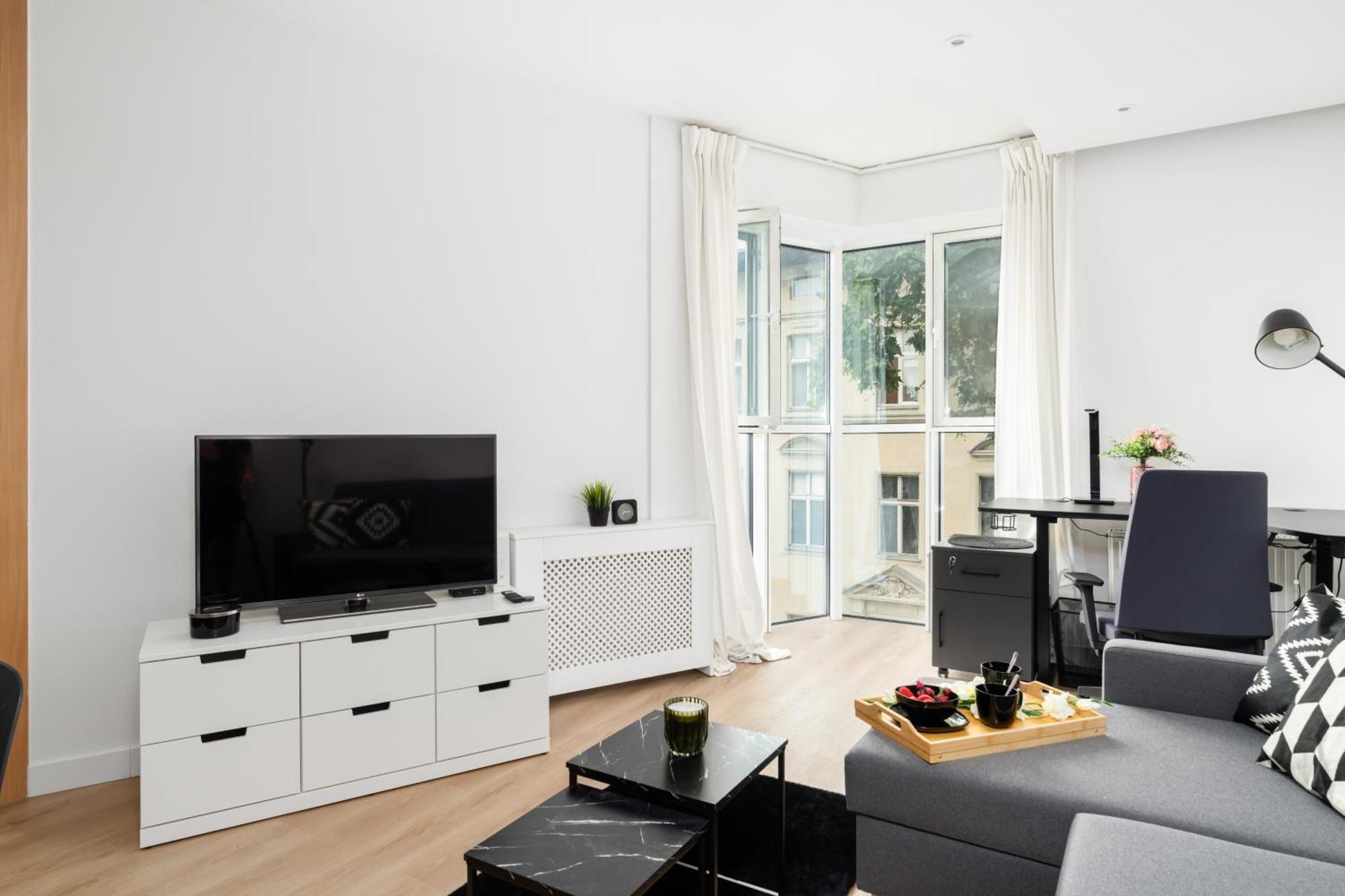 Cozy Black & White In Center With Free Garage By Renters * Poznaň
