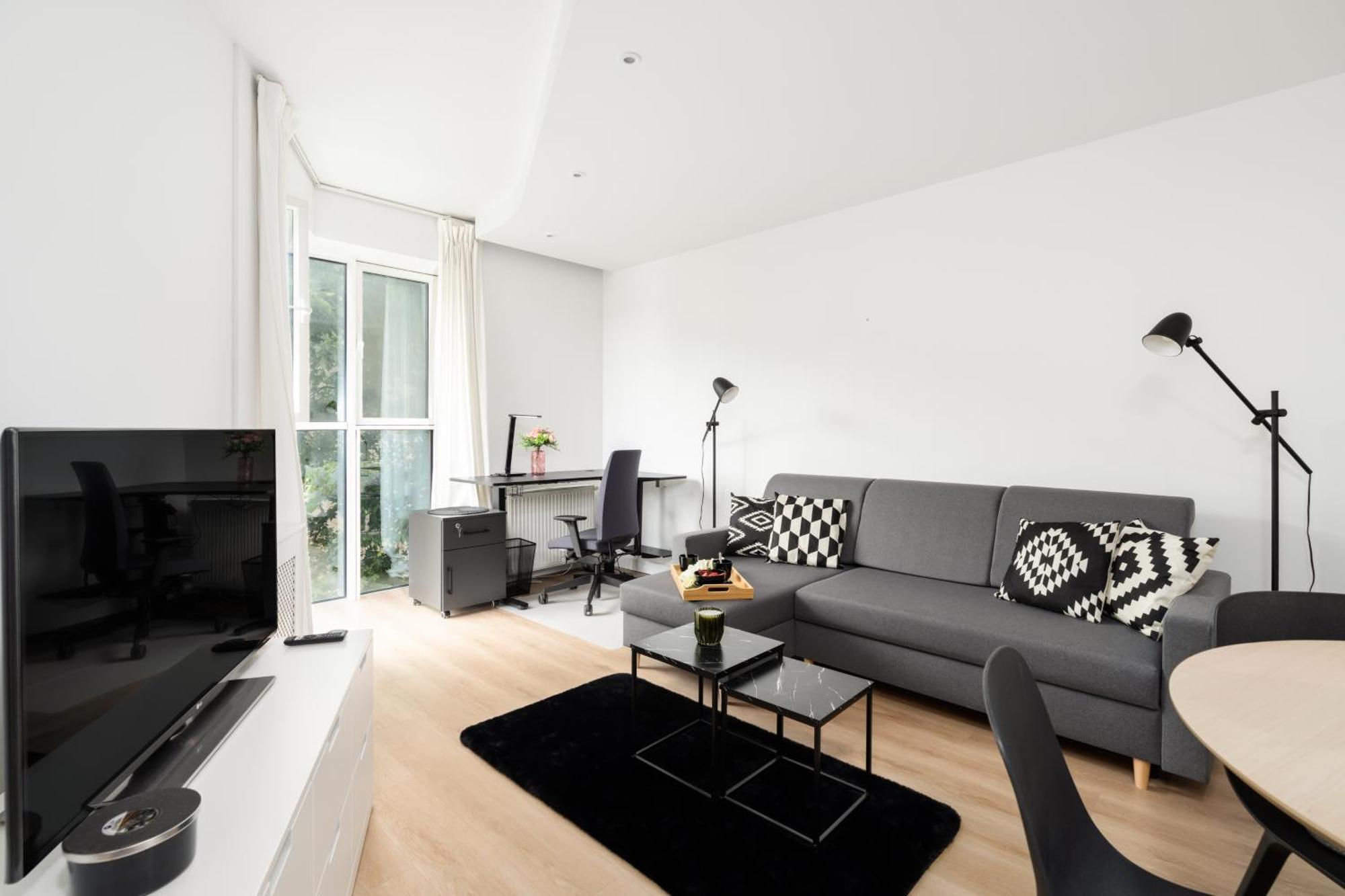 Cozy Black & White In Center With Free Garage By Renters Apartmán Poznaň