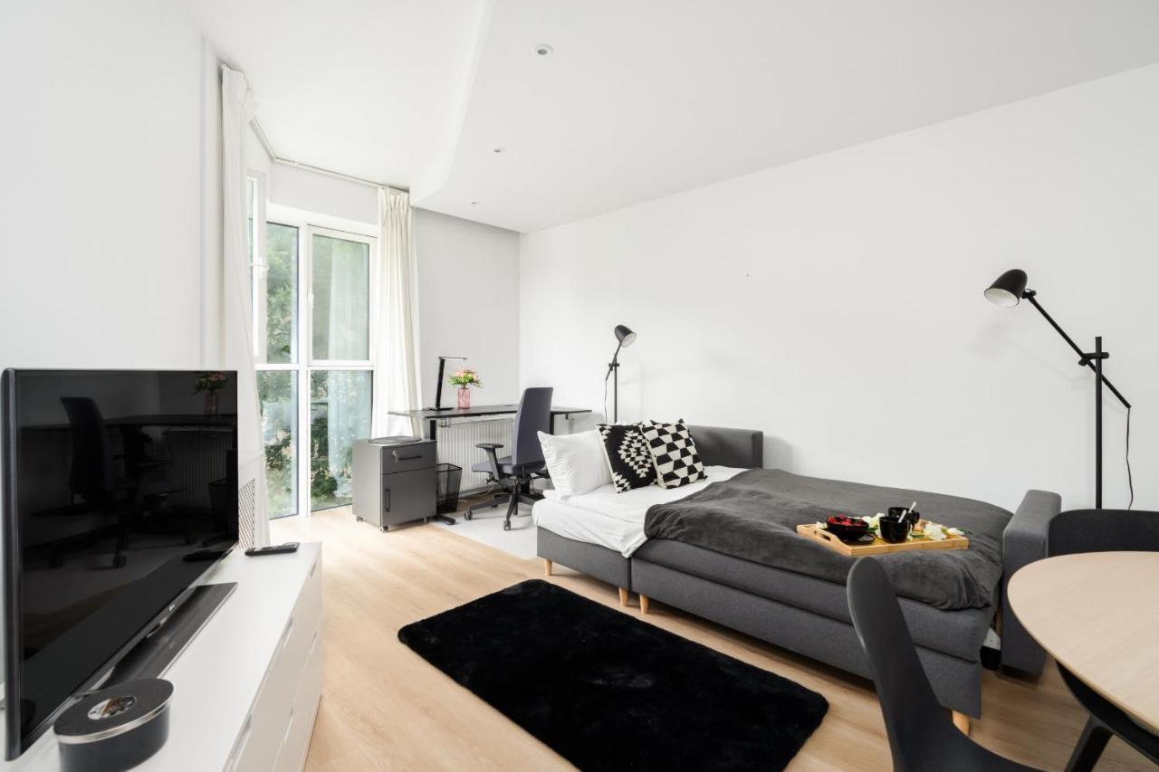 Apartment Cozy Black & White In Center With Free Garage By Renters