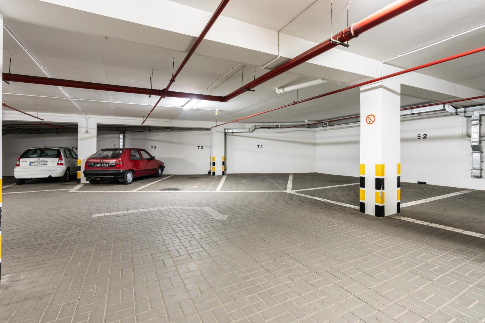 Cozy Black & White In Center With Free Garage By Renters Apartment Poznan