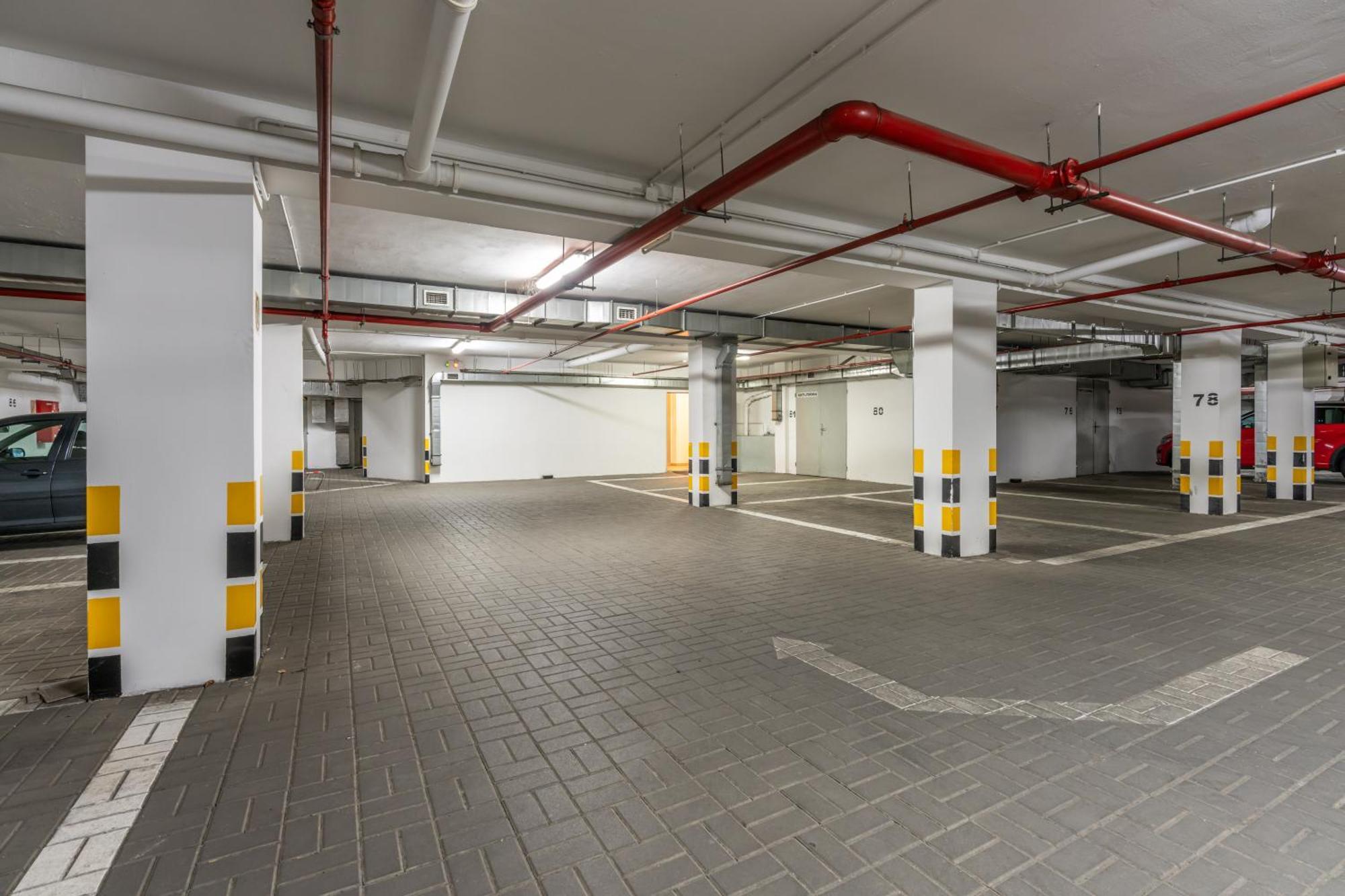 Cozy Black & White In Center With Free Garage By Renters * Poznan